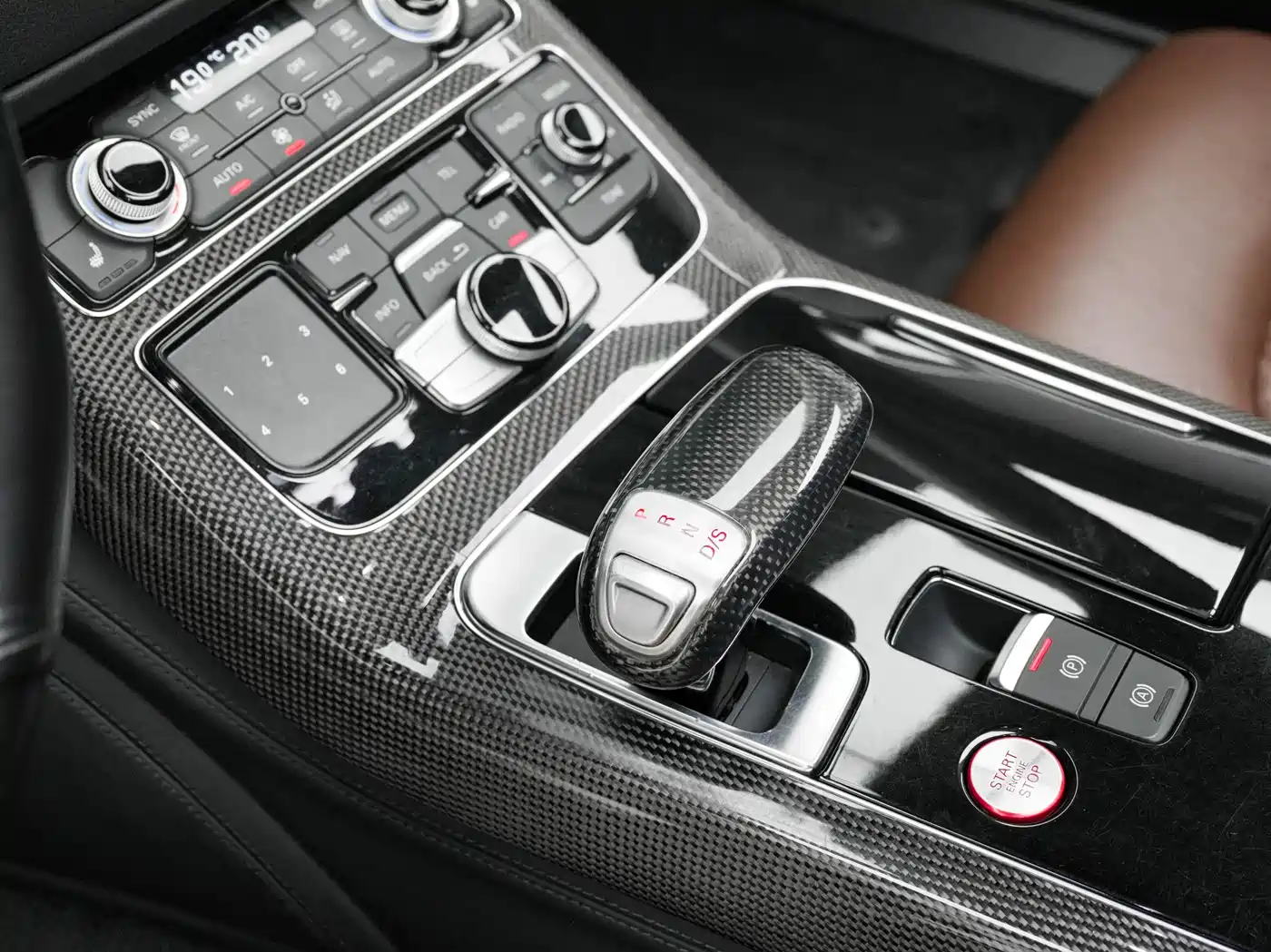 Audi S8 2013 S8 4.0TFSI quattro фото 19
