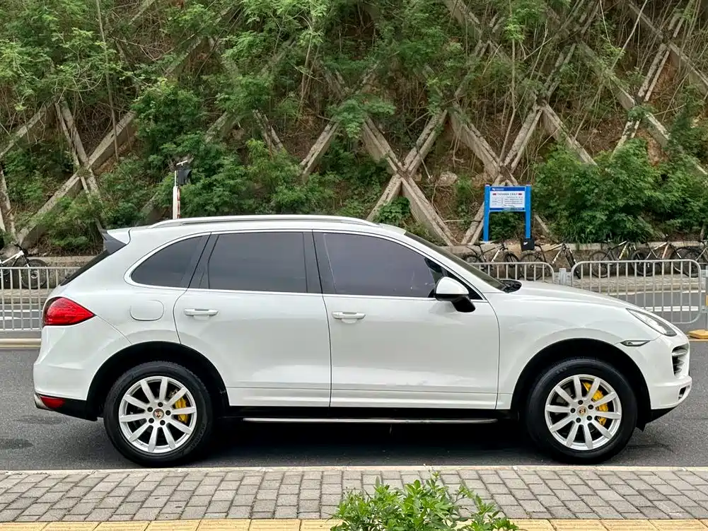 Porsche Cayenne 2011 Cayenne 3.0T фото 8