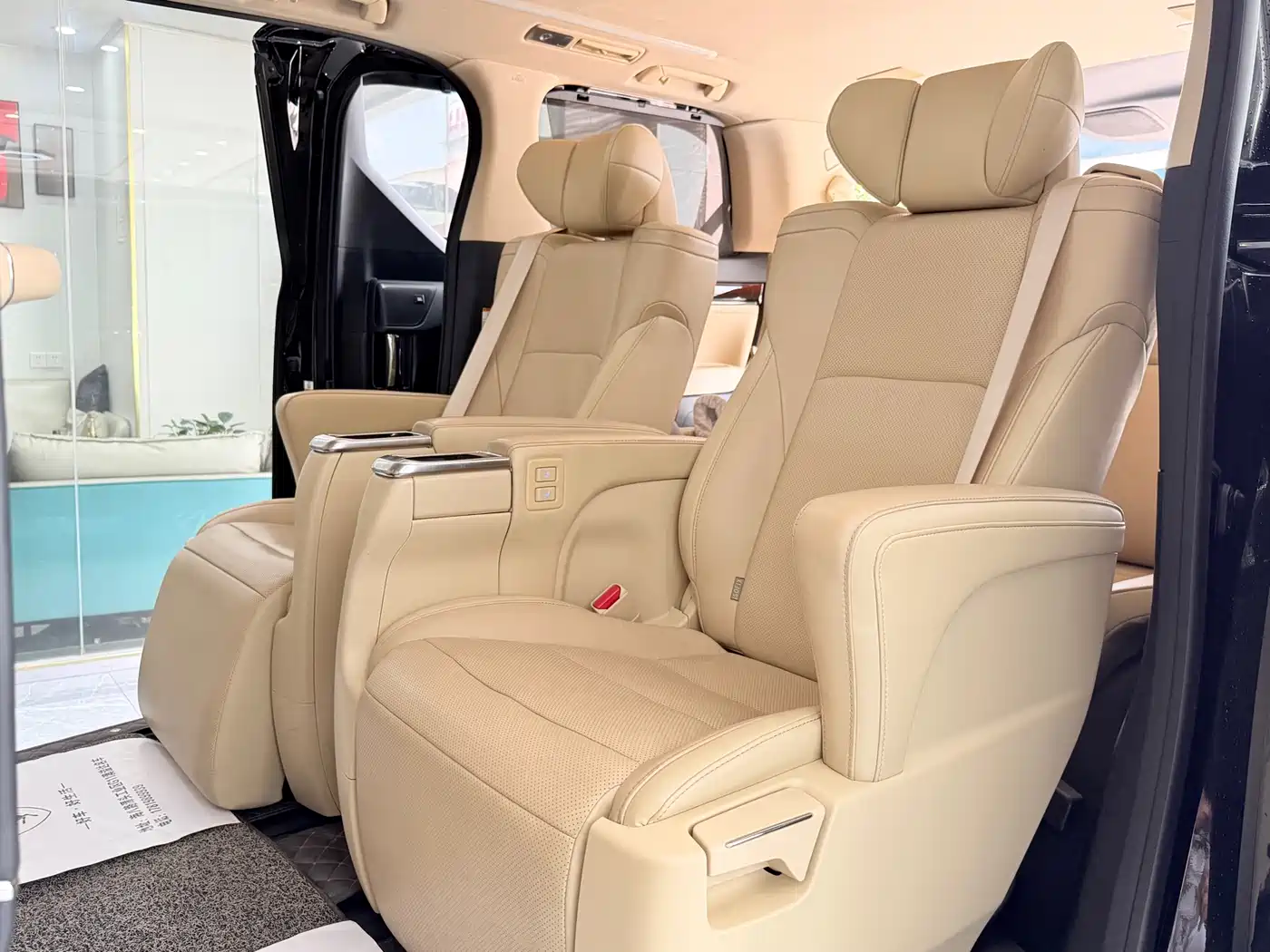 Toyota Alphard 2018 3.5L Luxury фото 7