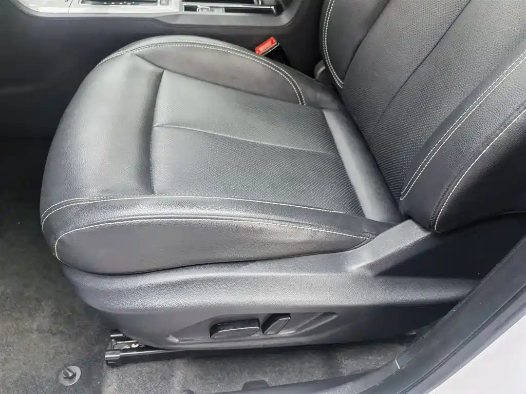 ROEWE RX5 NEW ENERGY