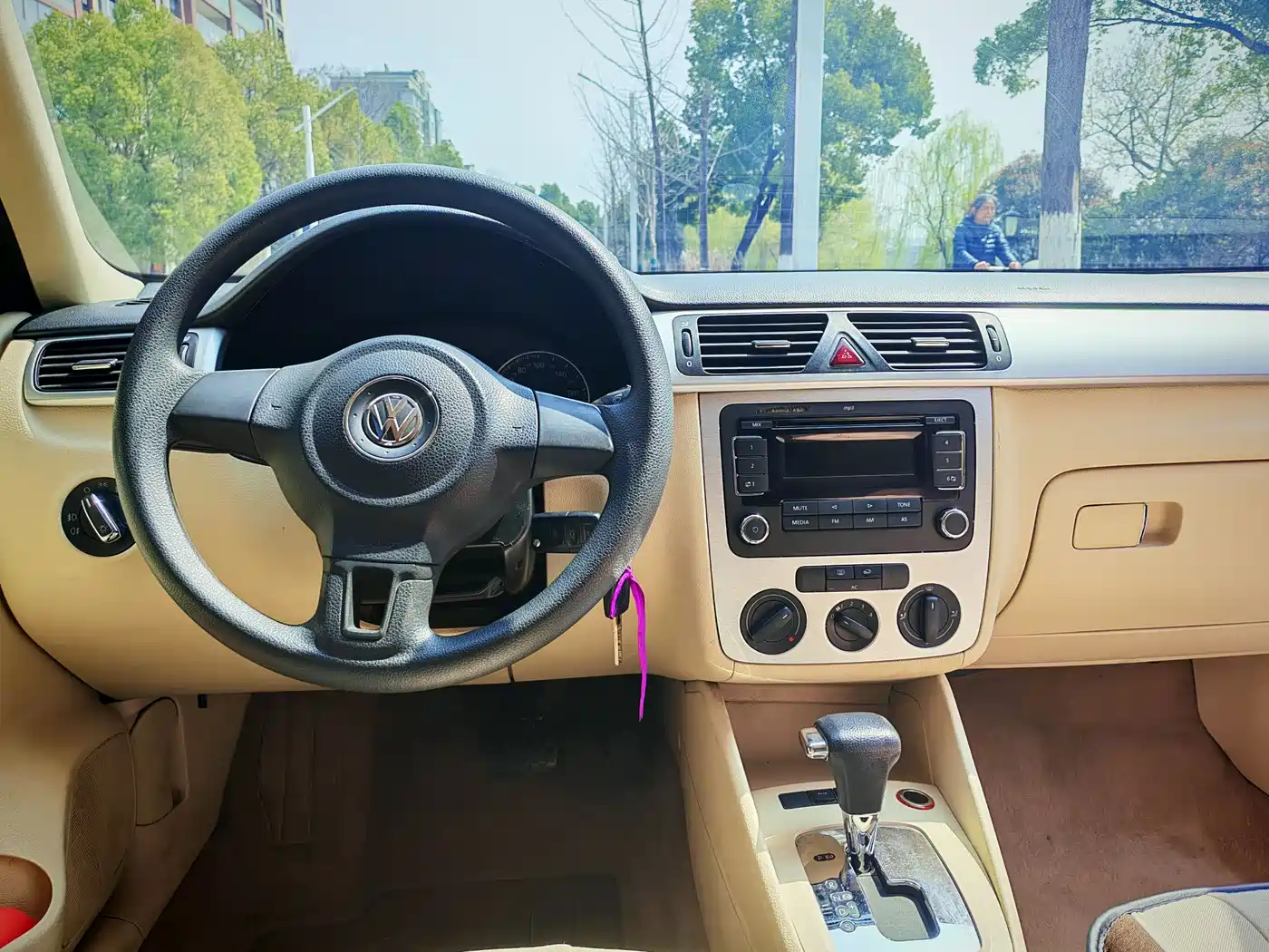 Volkswagen Bora 2011 1.6L Automatic Comfort фото 11