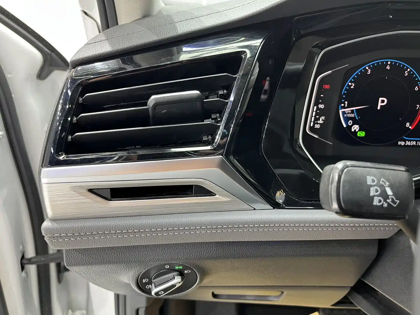 Volkswagen Sagitar 2022 280TSI DSG Surpassing Edition фото 9