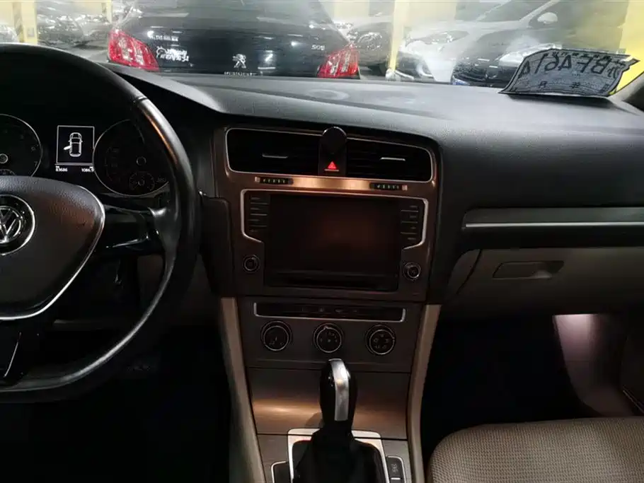 Volkswagen Golf 2014 1.6L Automatic Comfort фото 13