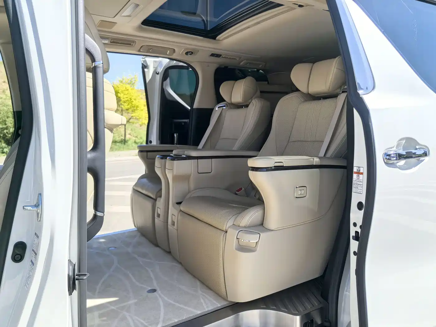Toyota Alphard 2021 Hybrid 2.5L Premium фото 13