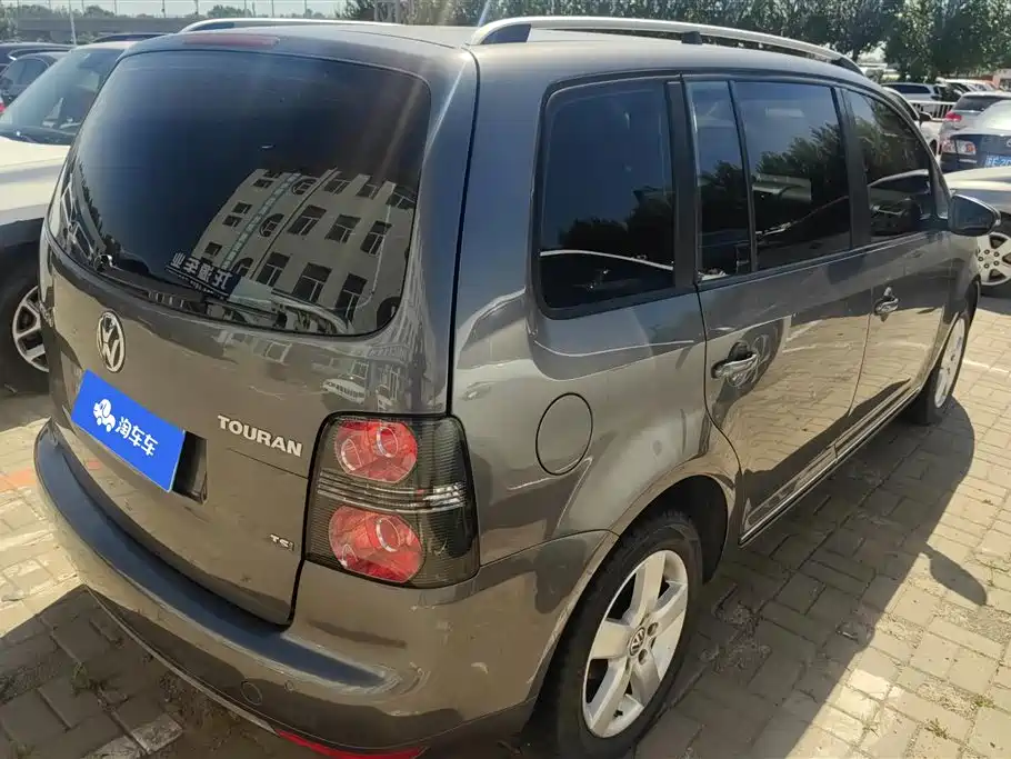 Volkswagen Touran 2011 1.4T DSG Smart Elegance 5-seater фото 3