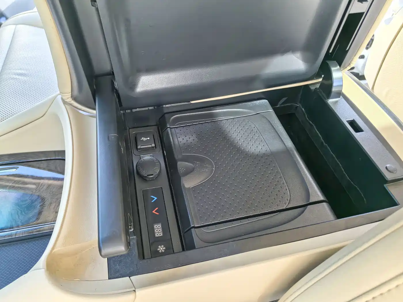 Toyota Alphard 2021 Hybrid 2.5L Premium фото 12