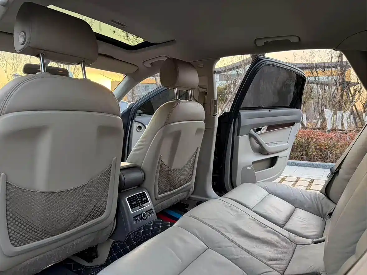 Фото 8 - Audi A6L