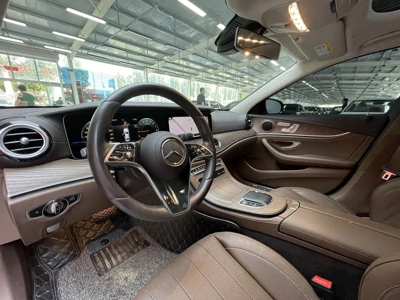 Mercedes-Benz E-Class New Energy 2022 E 350 e L Plug-in Hybrid Sedan фото 27