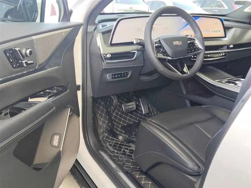 Cadillac XT5 2025 2.0T Premium Model фото 16