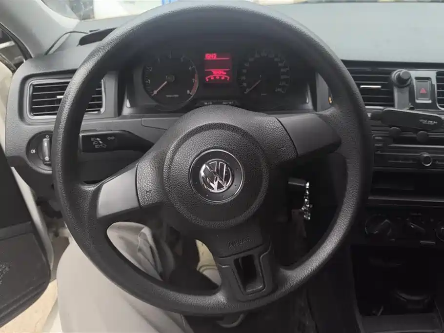 Volkswagen Santana 2015 1.4L Manual Trend Edition фото 15