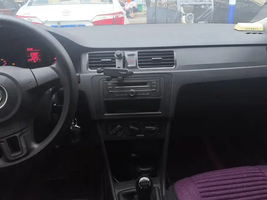 Volkswagen Santana 2015 1.4L Manual Trend Edition фото 13