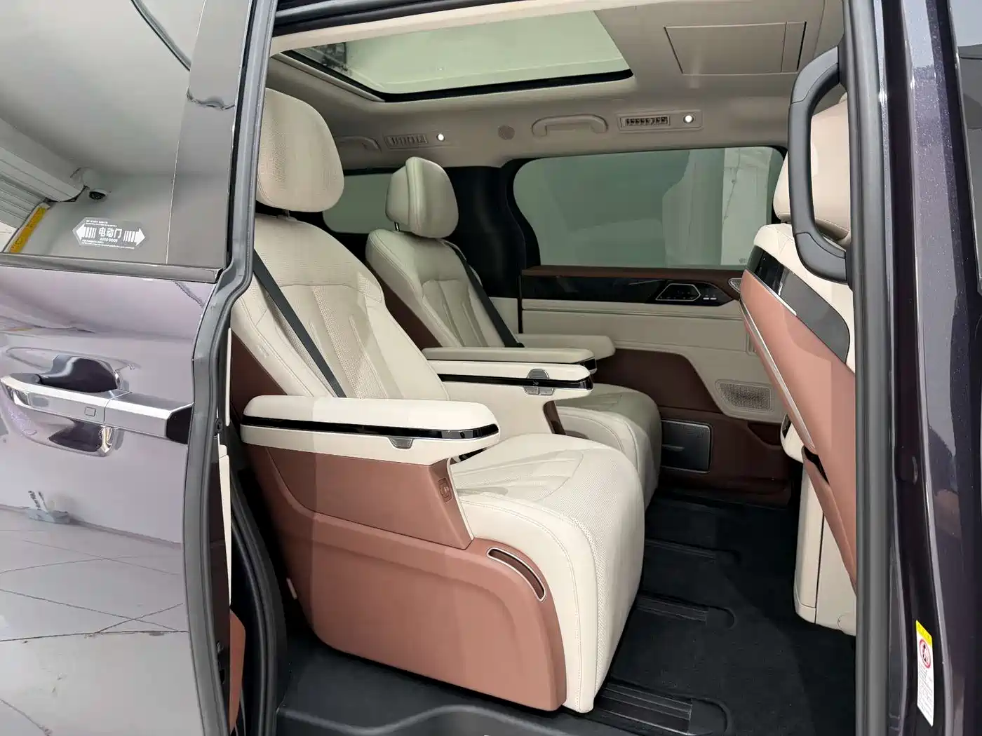 BYD Xia 2025 DM-i 1.5T 180km Excellence фото 19