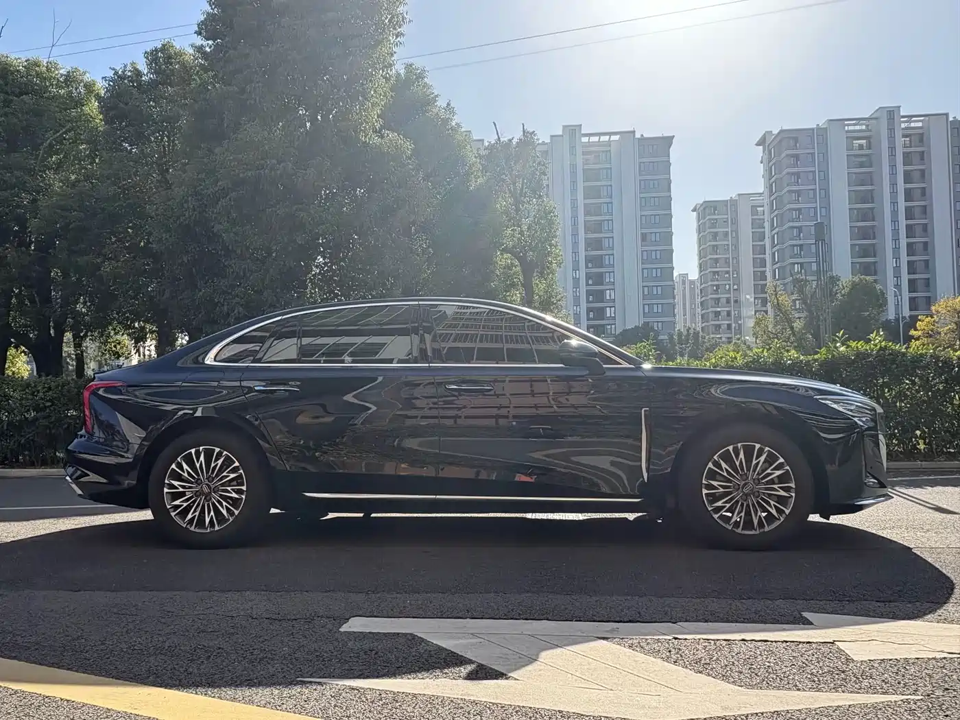 Hongqi H5 2025 1.5T DCT Flag Rhythm 500,000 Units Memorial Edition фото 4
