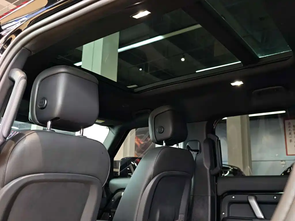 Фото 34 - Land Rover Defender