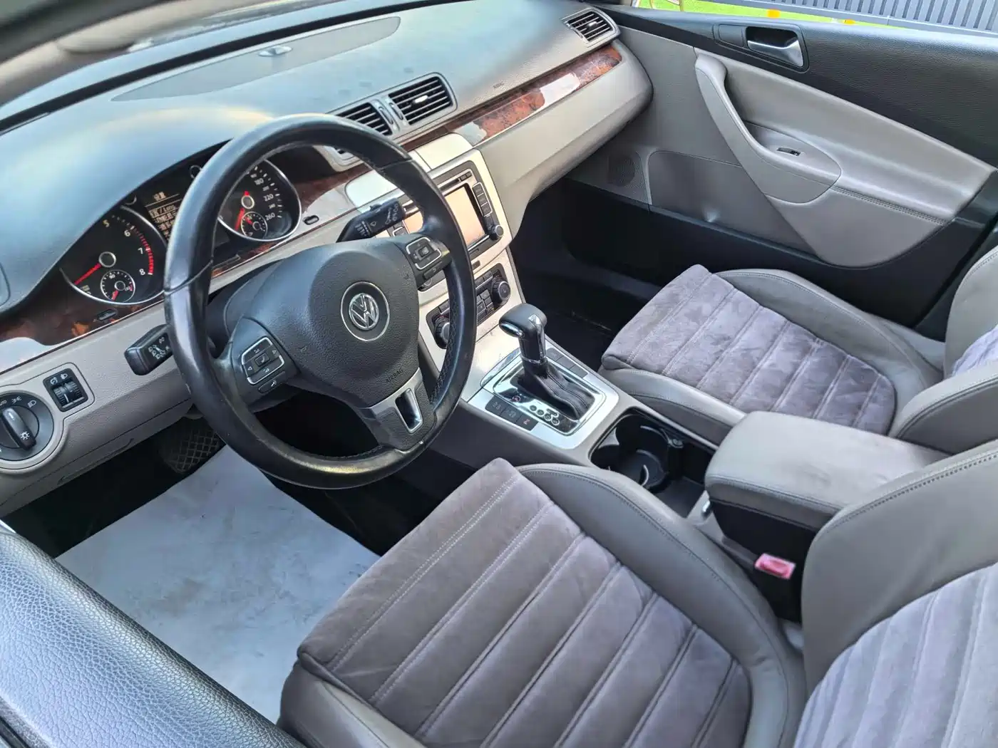 Volkswagen Passat 2011 2.0T Wagon Comfort фото 7