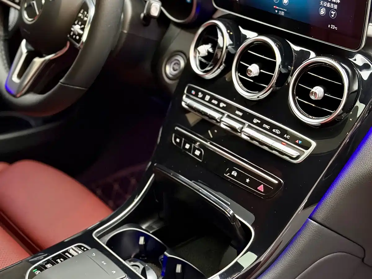 Mercedes-Benz GLC Coupe 2023 Model GLC 260 4MATIC Coupe SUV фото 4