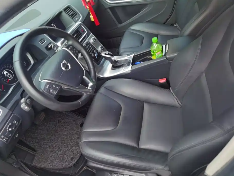 Фото 9 - Volvo S60