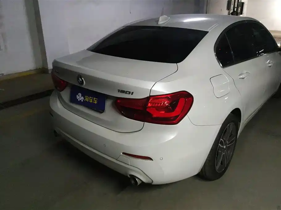 BMW 1 Series 2021 120i M Sport фото 3