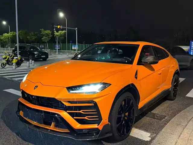 lamborghini urus