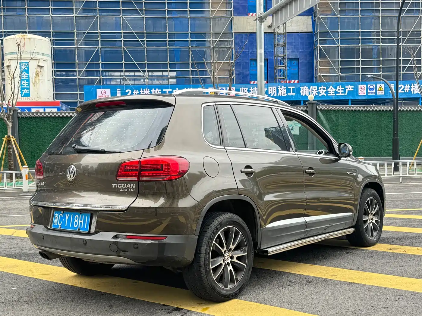 VOLKSWAGEN TIGUAN