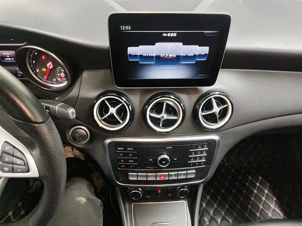 Mercedes-Benz GLA 2019 GLA 200 Dynamic фото 13