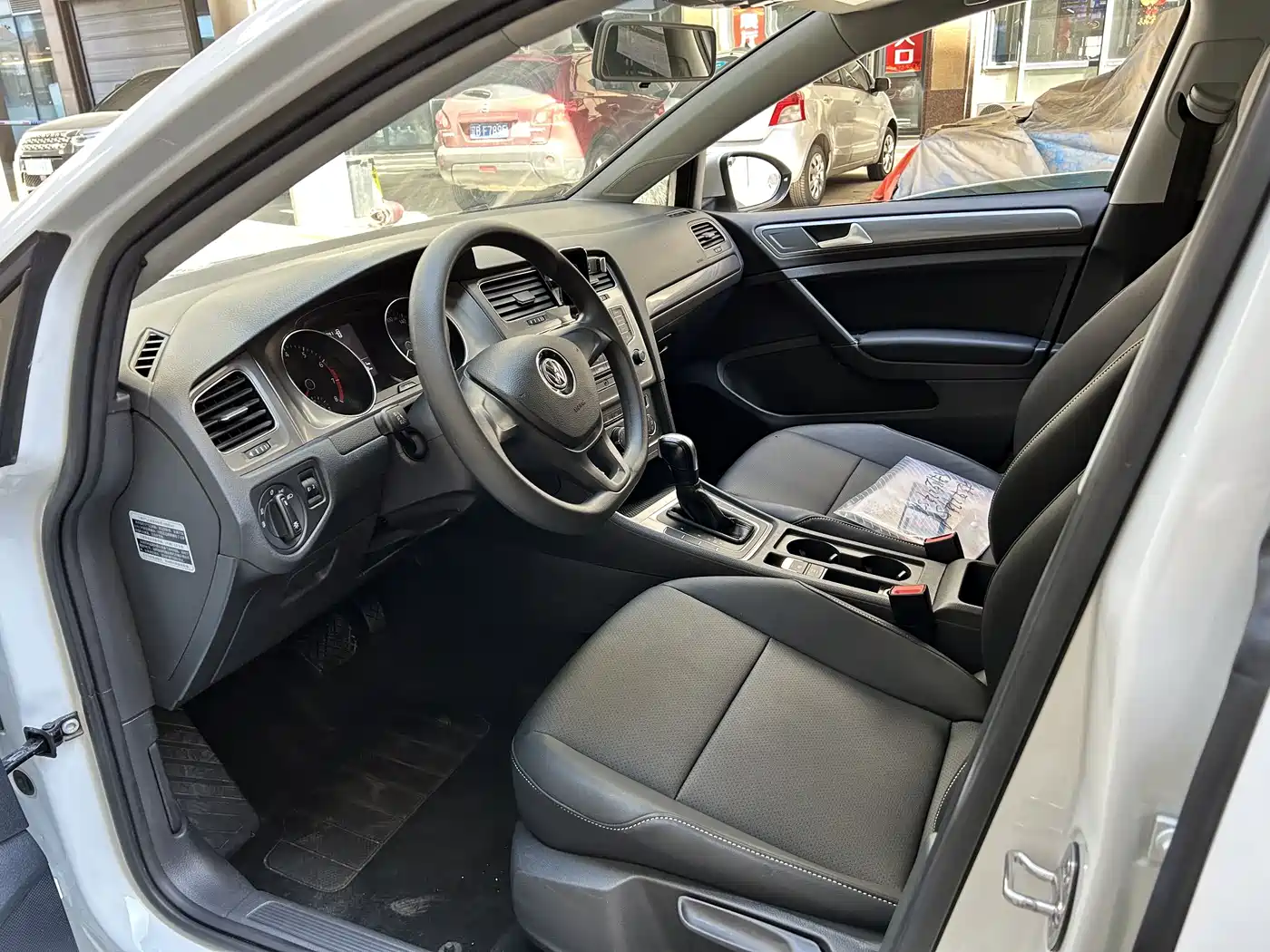 Volkswagen Golf 2016 1.6L Automatic Fashion фото 4