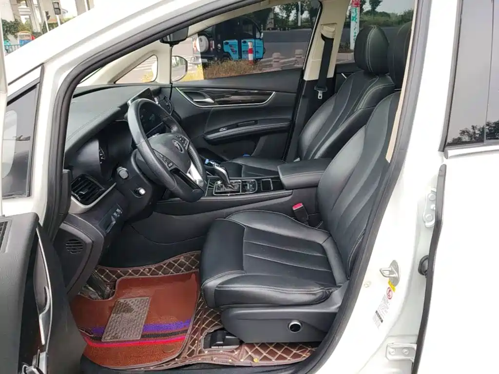 Фото 15 - BYD Song MAX