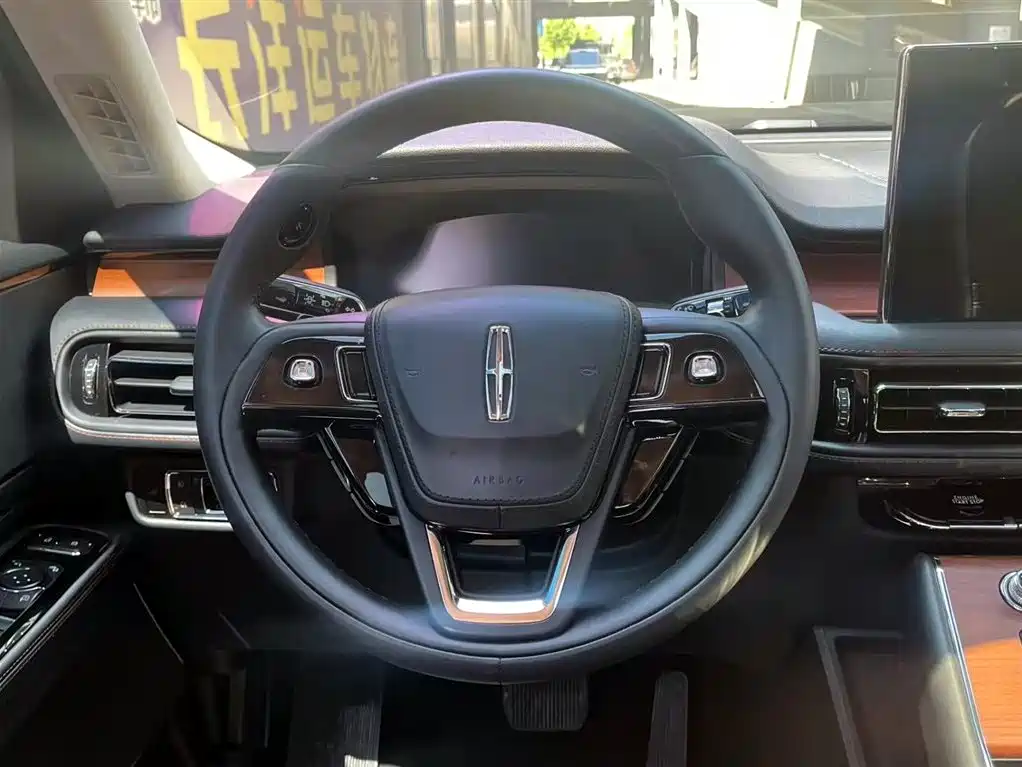 Lincoln Aviator 2023 3.0T V6 AWD Premium Cruise Edition 6-Seater фото 13