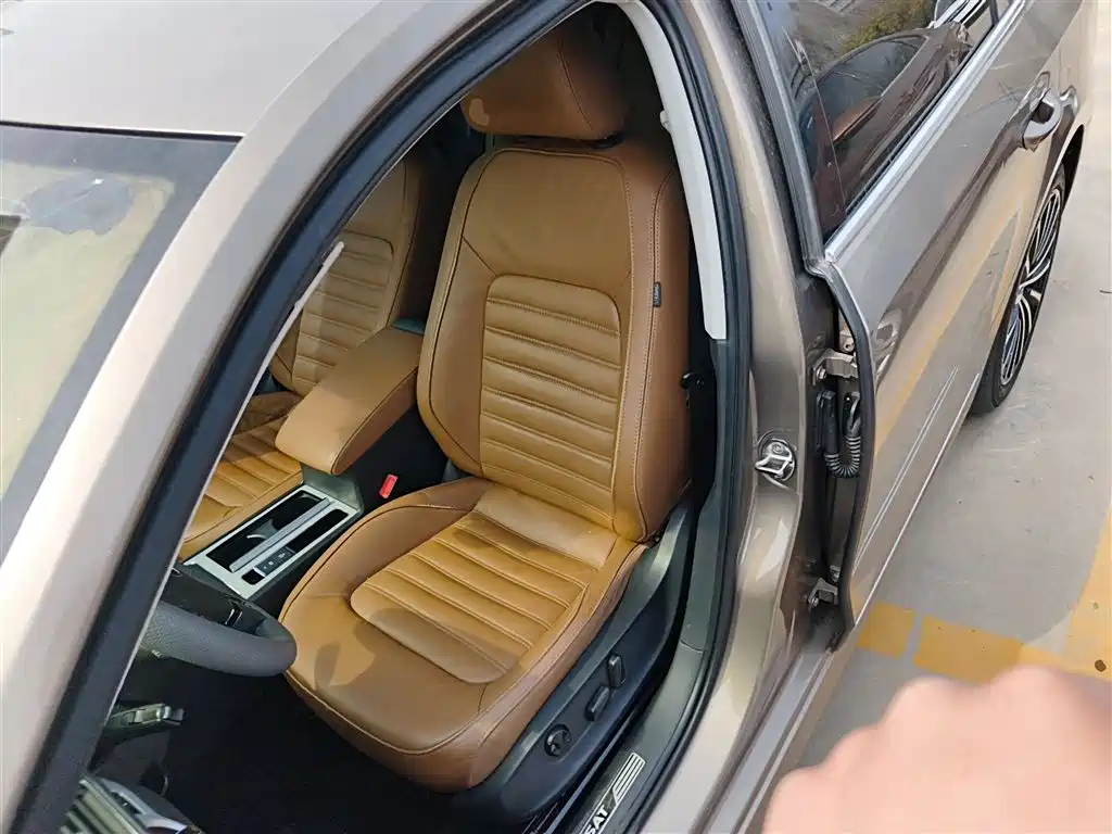 Volkswagen Passat 2014 1.8TSI DSG Executive Edition фото 11