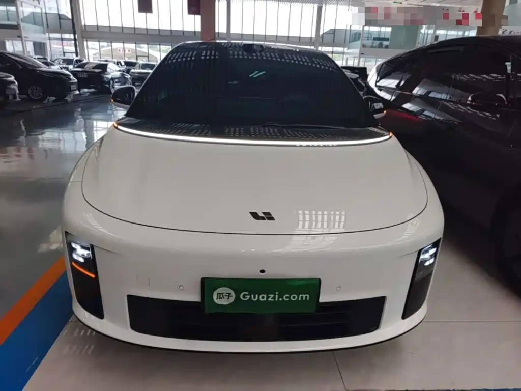 Li Auto i6 2026 2025 2WD Base Model