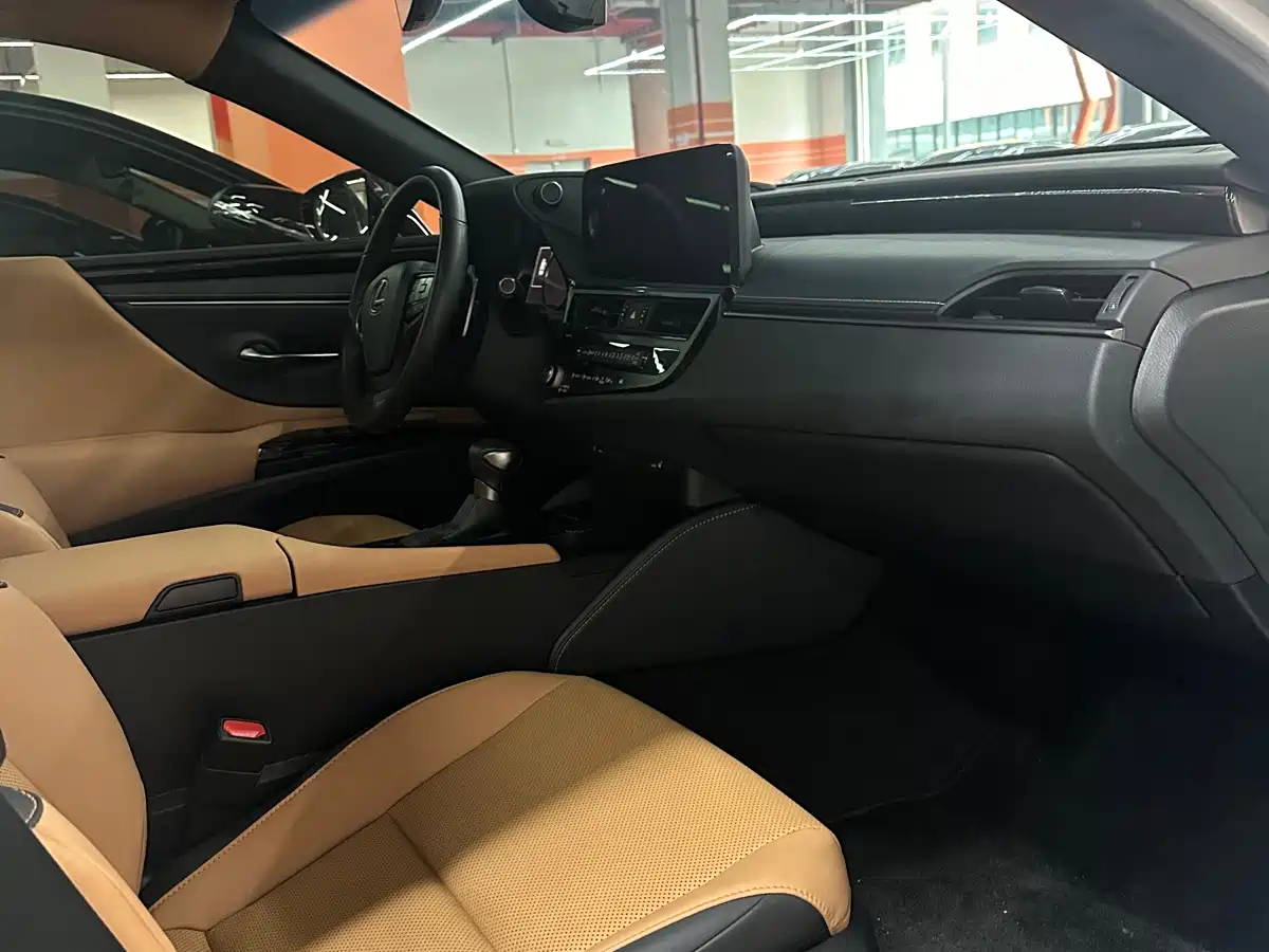 Lexus ES 2022 200 Excellence Edition фото 13