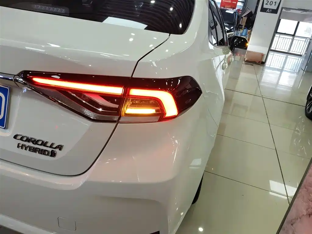 Toyota Corolla 2023 1.8L Smart Hybrid Dual Engine Elite Edition фото 24