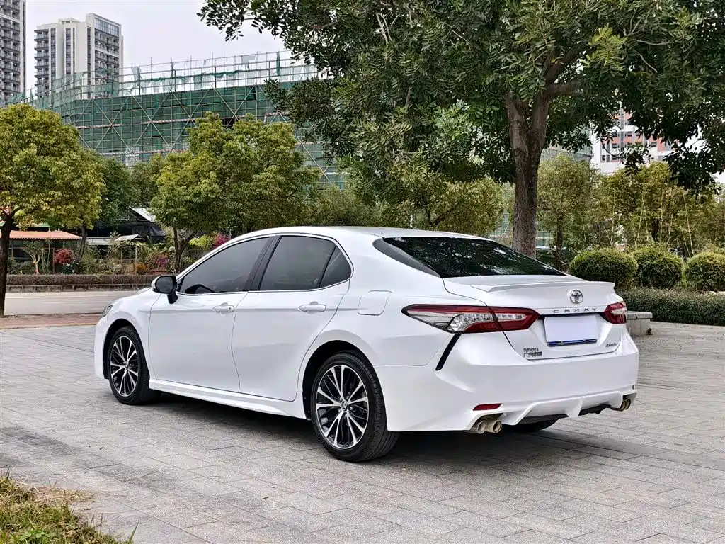 Toyota Camry 2018 2.5S Trend Edition фото 9