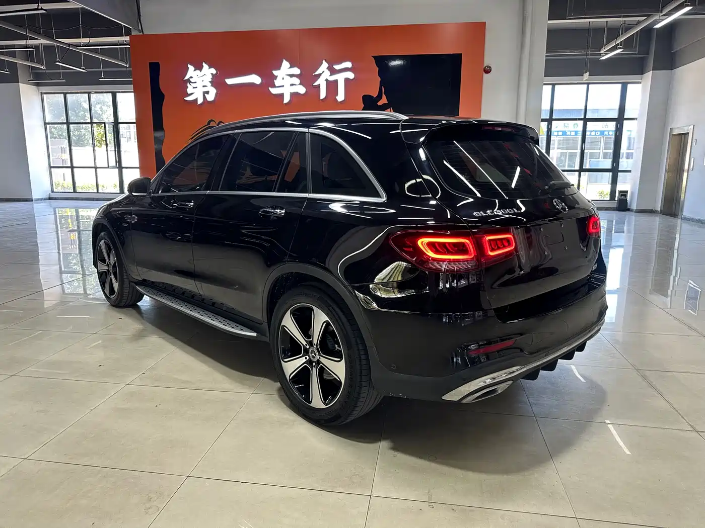 Mercedes-Benz GLC 2022 Facelift GLC 300 L 4MATIC Dynamic Collector's Edition фото 4