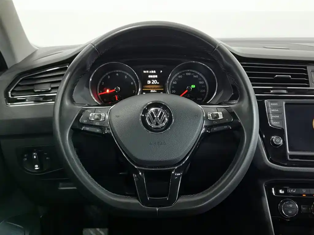 Volkswagen Tiguan L 2018 330TSI Automatic 2WD Luxury Edition фото 11