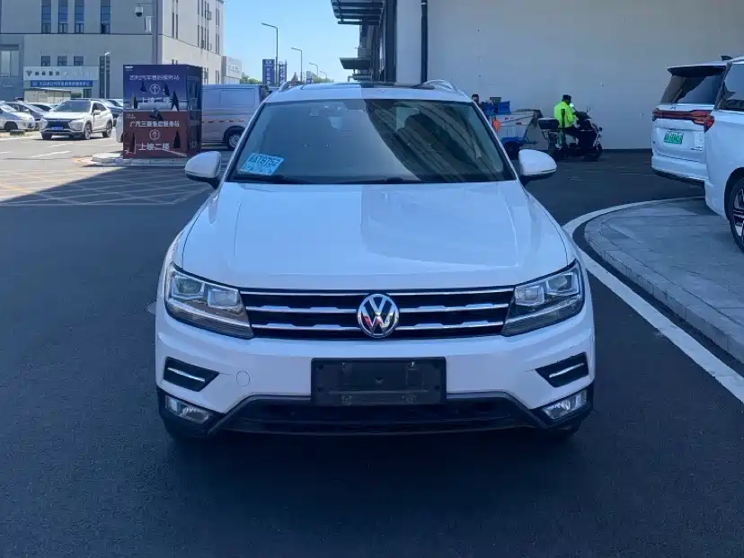 Volkswagen Tiguan L 2019 330TSI Automatic 2WD Panorama Comfort Edition China VI фото 2