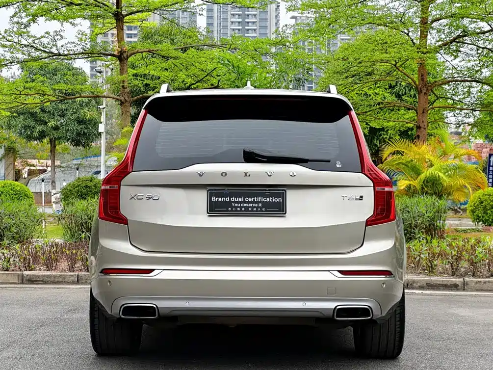 Фото 7 - Volvo XC90