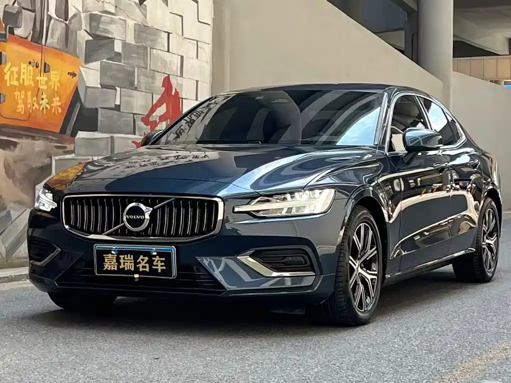 Фото 1 - Volvo S60