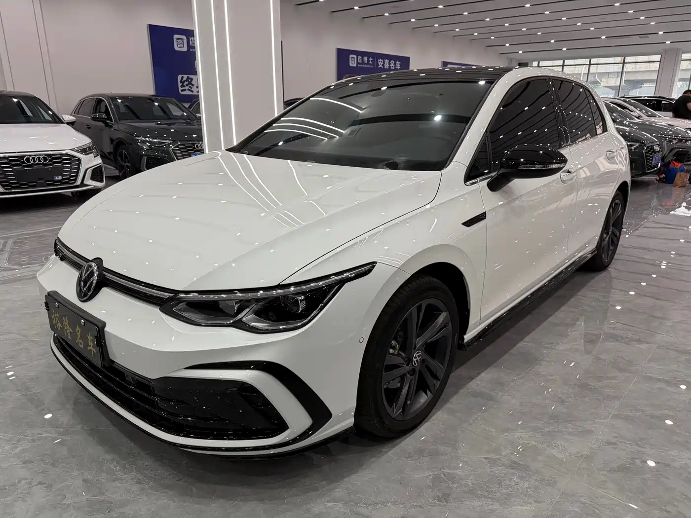 Volkswagen Golf 2023 Model 280TSI DSG R-Line