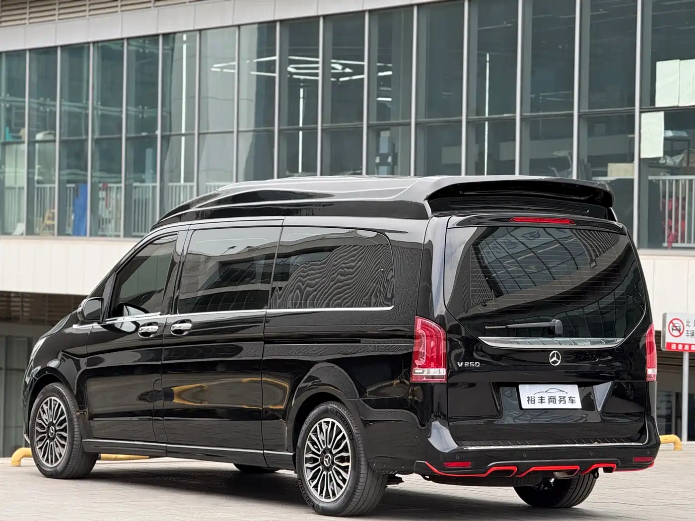 Mercedes-Benz V-Class 2018 V 260 L Premium Long Version China V фото 18