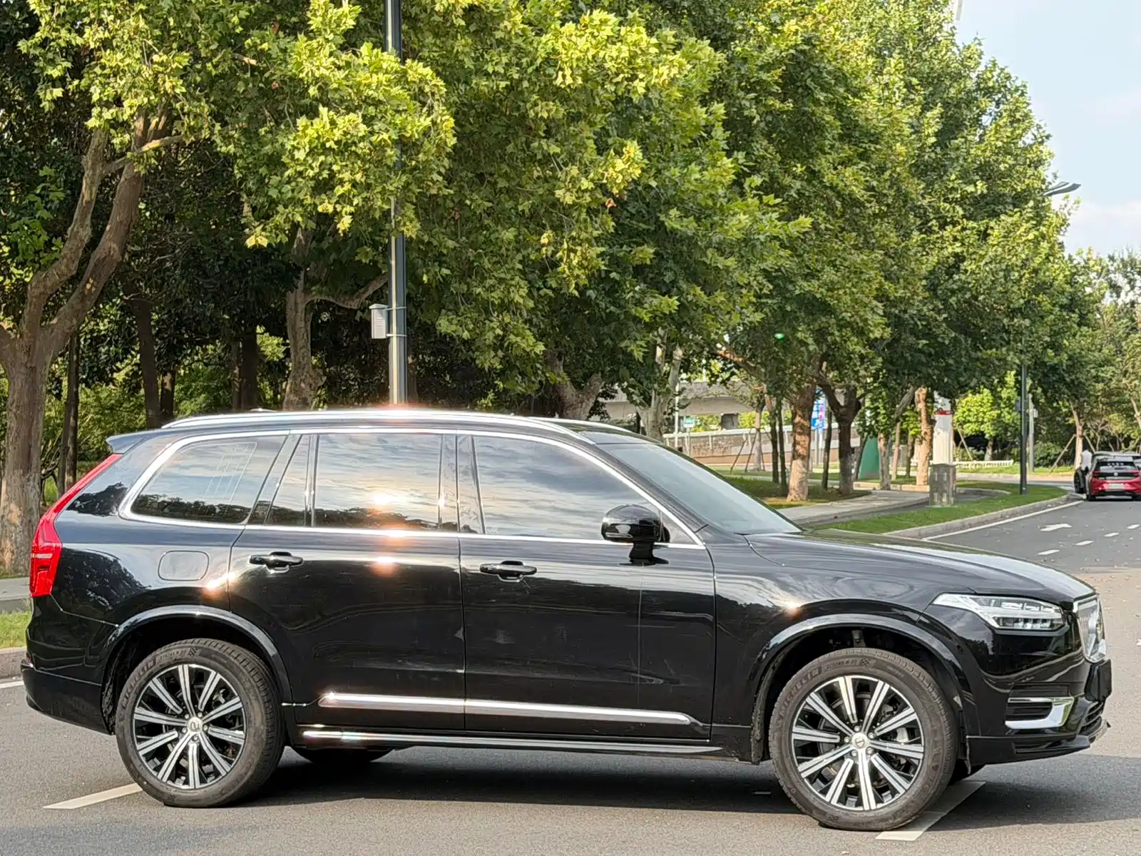 Photo 3 - Volvo XC90