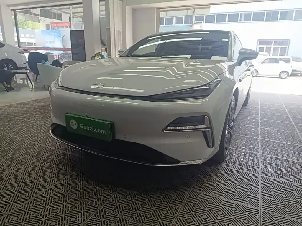 Geely Galaxy Xingyao 8 2025 Model 130km EM-i Flagship Edition