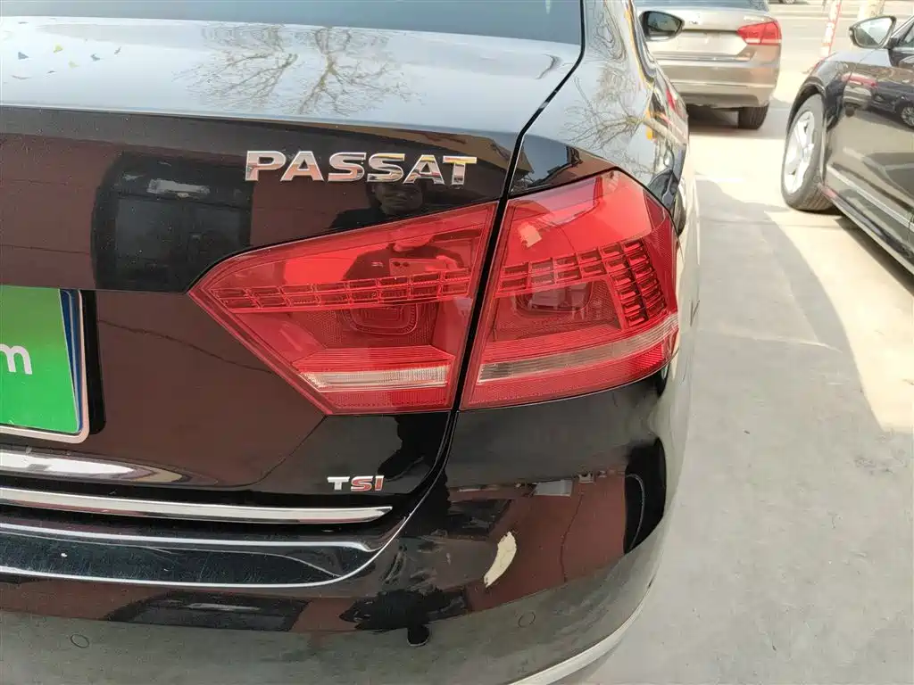 Volkswagen Passat 2015 1.8TSI DSG Ultimate Edition фото 8