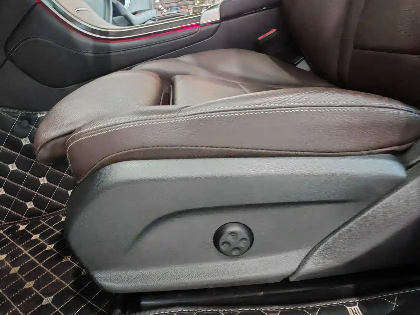 Mercedes-Benz GLC 2020 GLC 260 L 4MATIC Luxury фото 16