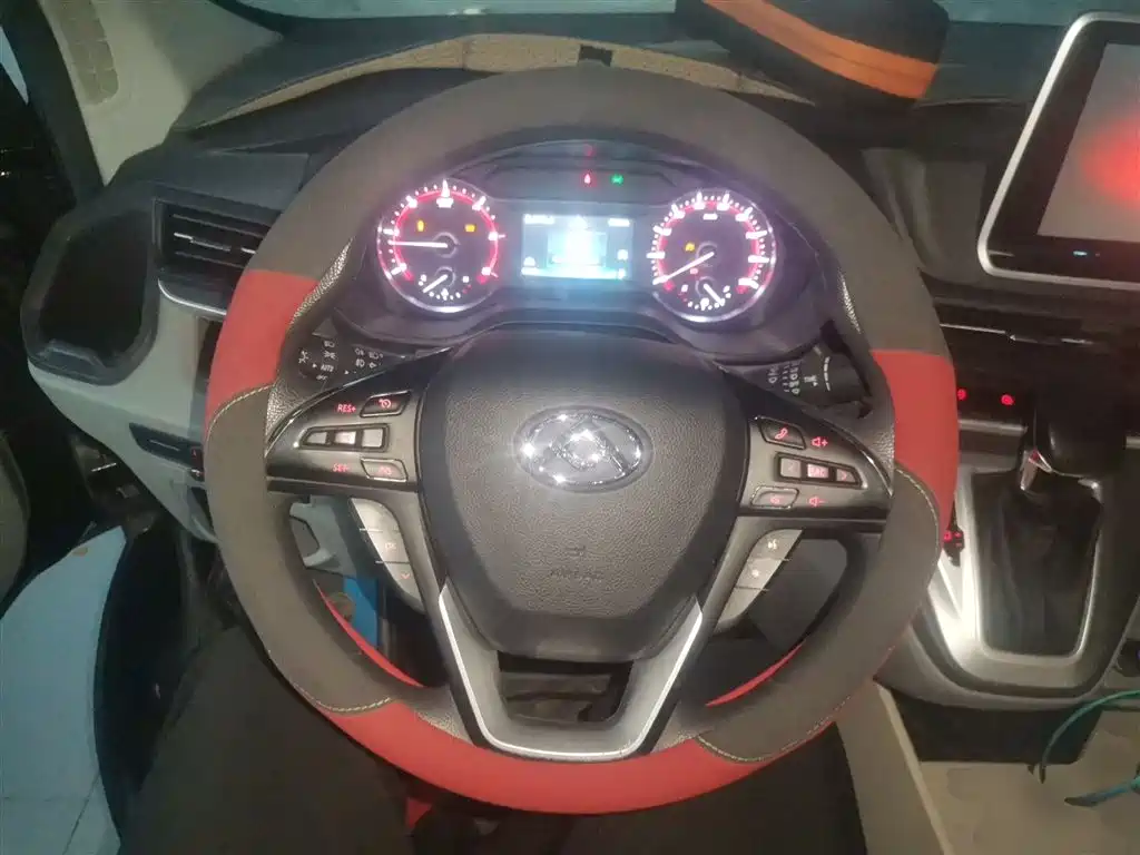 SAIC Maxus Xintu V90 2022 2.0T Automatic Zhiyun King RWD Extended Wheelbase High Roof Single Rear Tire 6/7-Seater фото 11