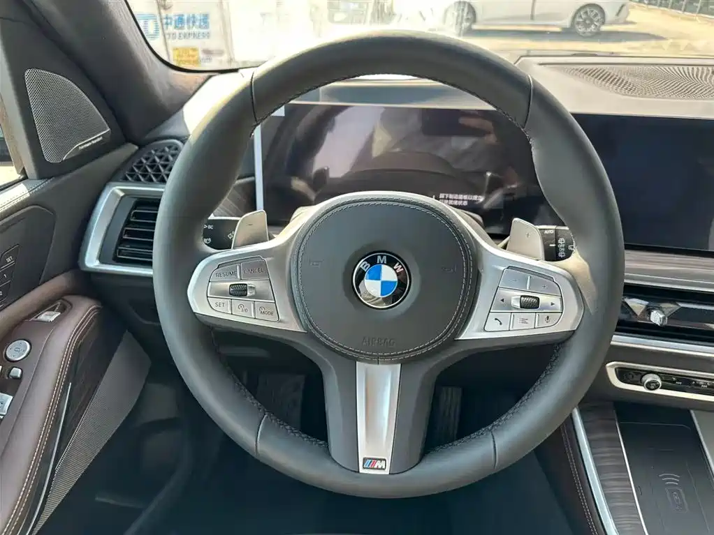 BMW X5 2025 Model xDrive 40Li M Sport Blackout Package фото 9
