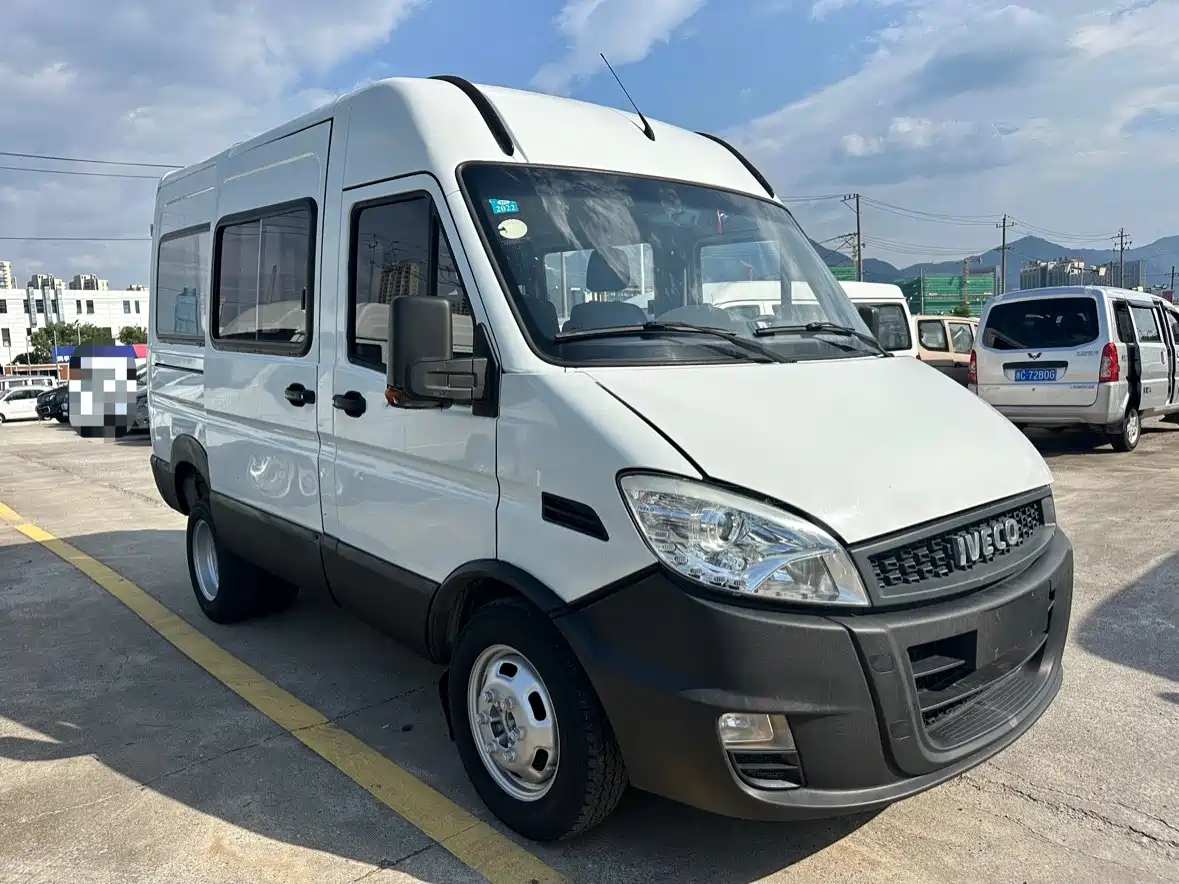Iveco Bodhi 2018 2017 2.5T Classic A32 Bus Medium Roof 6-7 Seater 47Z5