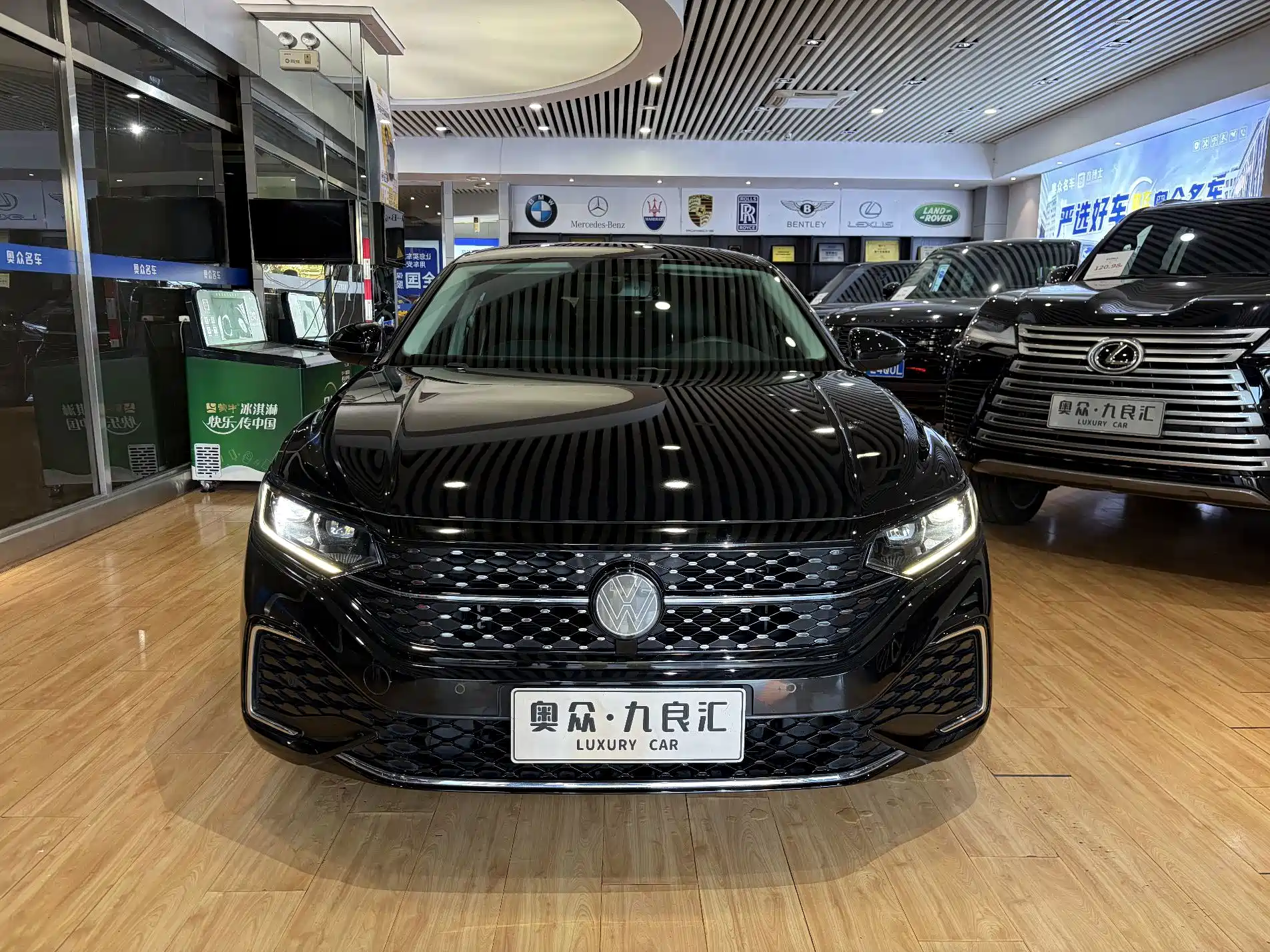 Фото 2 - Volkswagen Passat