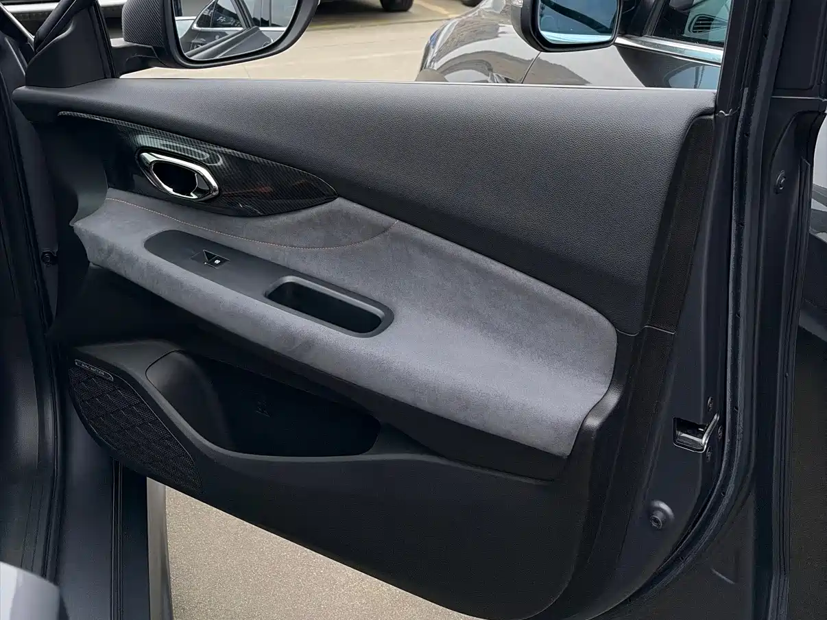 GAC Trumpchi Trumpchi Emkoo 2022 270T DCT J16 R-style Track Edition фото 5