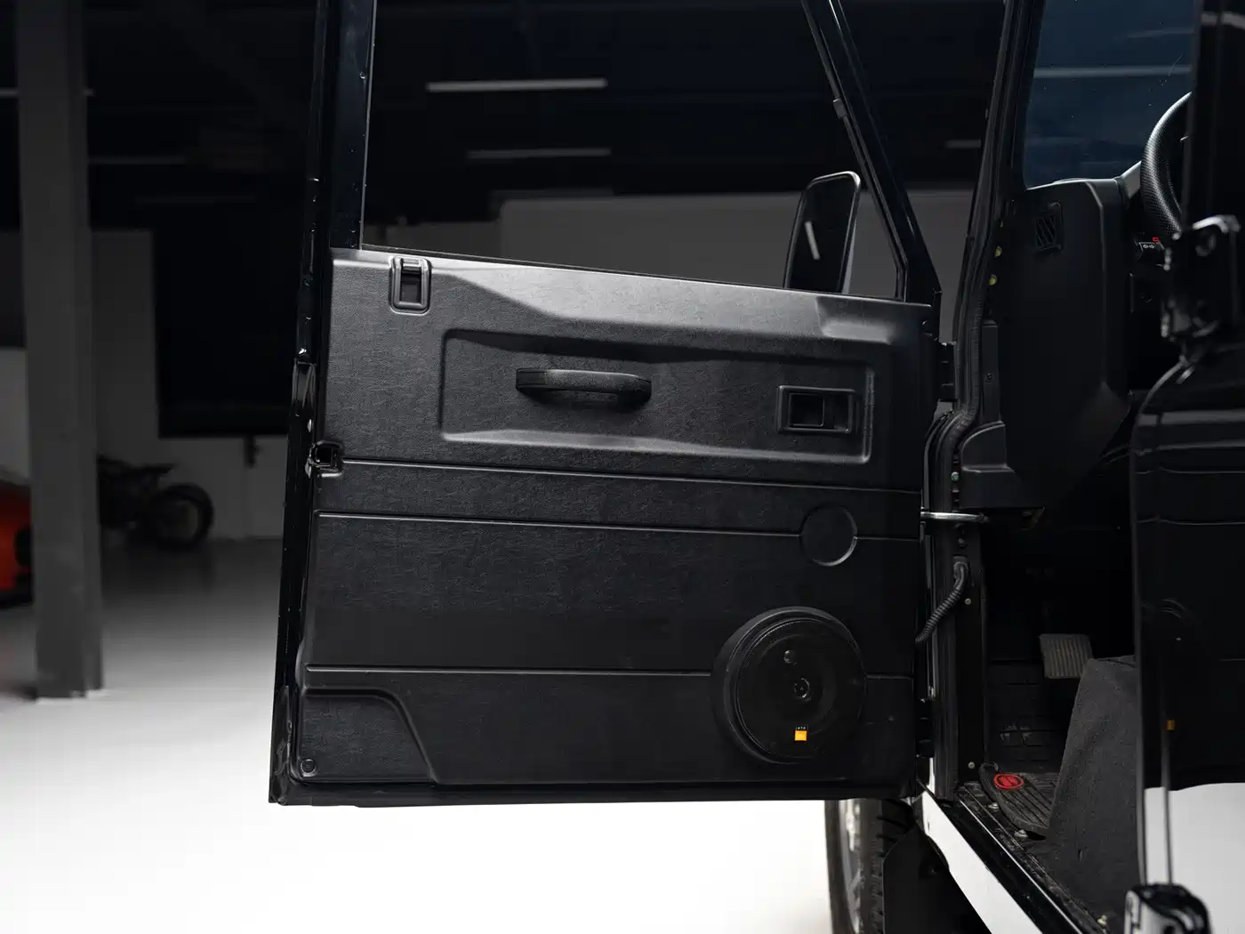 Land Rover Defender фото 14